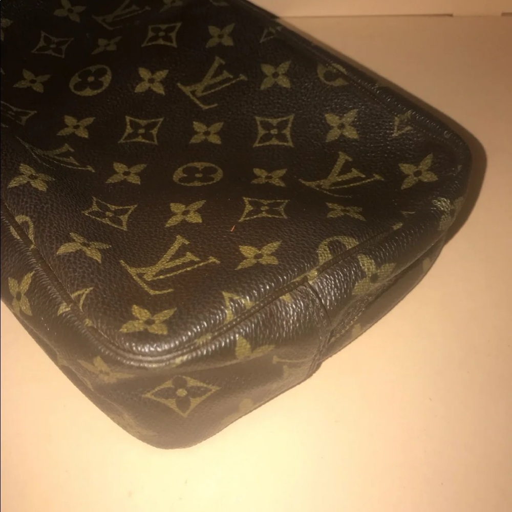 ❌ SOLD ❌ Authentic Louis Vuitton Monogram Toilette 23 - Picture 6 of 13